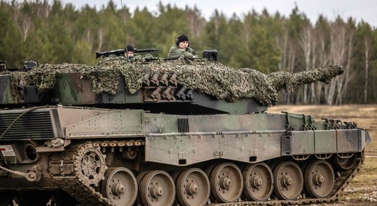 Faktu pārbaude: Vai krievi tiešām purvā noslīcināja 'Leopard' tanku?