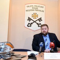 Iepriekš aizturētais Zemgales reģiona kriminālpolicijas priekšnieks Sozinovs pārtrauc dienestu policijā