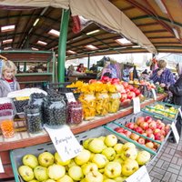 На растущие в Латвии овощи, фрукты и ягоды предлагают снизить НДС до 5%