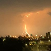 Naktī uz trešdienu Rīgā gaidāms pērkona negaiss, stipras lietusgāzes