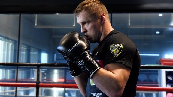 Bokss: Mairis Briedis treniņā pirms cīņas ar Marko Huku