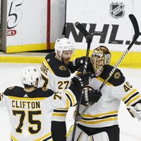 Bostonas 'Bruins' sasniedz Stenlija kausa finālu