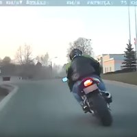 Video: Motociklists Grobiņā ar 200 km/h bēg no policijas
