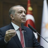 Erdogans: Par saistību ar puča plānošanā apsūdzēto Gilenu apcietināti 30 000 cilvēku