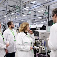 'Schneider Electric' paplašinās ražošanu Rīgā; sadarbosies ar Ogres tehnikumu