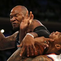 'Knicks' bez veselības problēmu māktā Porziņģa piekāpjas 'Magic' komandai