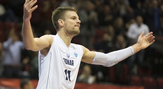 Latvijas basketbola amerikānis Šmits kļūst par Šiliņa komandas biedru Itālijā