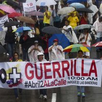 Kolumbijā notiek demonstrācijas pret valdību un miera procesu ar FARC