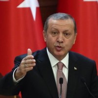 Erdogans: Turcija nepieciešamības gadījumā ļaus sīriešu bēgļiem šķērsot robežu
