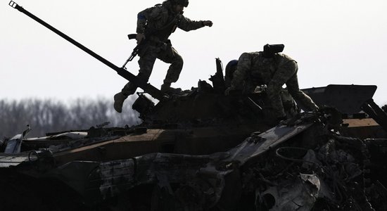 NYT: Украина не будет "внезапно разгромлена" без военной помощи от США, но вскоре может начать "медленно проигрывать"