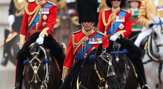ФОТО. Верхом на коне: британский король Карл III принял первый парад