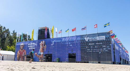 Latvijas pludmales volejbolisti iegūst vēl divas vietas Pasaules turnīra posmā Jūrmalā