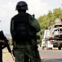 Gangsteru sarīkotā apšaudē nogalināti 14 Meksikas policisti