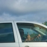 ВИДЕО: Как водитель-хам колесил по "встречке" на Елгавском шоссе