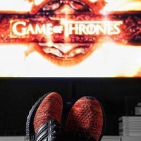 Популярный бренд в честь киносаги "Игра престолов" выпустил кроссовки