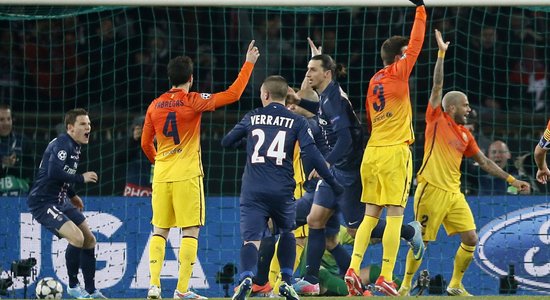 PSG izrauj neizšķirtu spēlē ar 'Barcelona'; Mesi gūst traumu