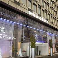 'PSA Peugeot Citroen' parādu dēļ pārdevusi ģenerālmītnes ēku Parīzē