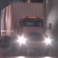Amazon представила грузовик для перевозки данных между дата-центрами