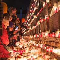 Savākti paraksti Lāčplēša dienas noteikšanai par brīvdienu. Cik ekonomikai maksā patriotisms?