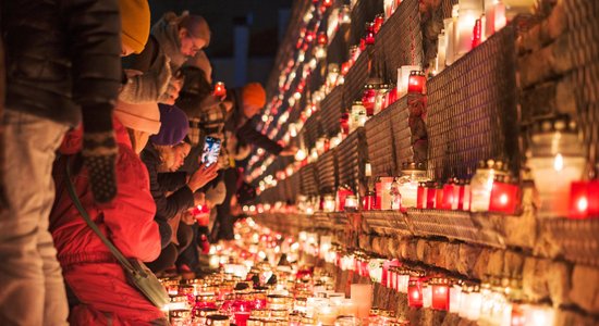 Savākti paraksti Lāčplēša dienas noteikšanai par brīvdienu. Cik ekonomikai maksā patriotisms?