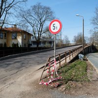 Mēneša laikā slēgs satiksmi uz dzelzceļa pārvada Altonavas ielā