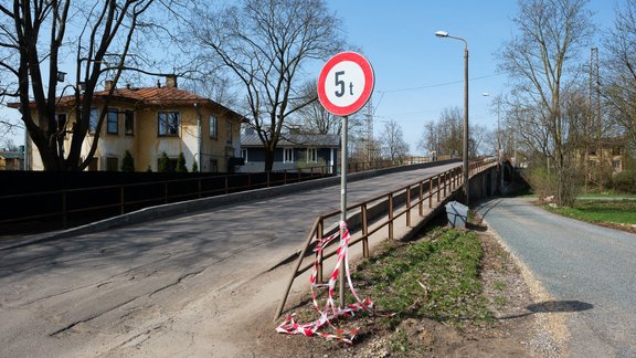 Altonavas ielas dzelzceļa pārvads