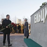 Медведев открыл в Екатеринбурге памятник Ельцину