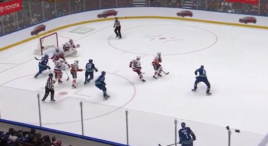 Video: Bļugers nopelna rezultatīvu piespēli NHL mačā