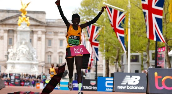 Jepčirčira Londonas maratonā labo pasaules rekordu sieviešu konkurencē