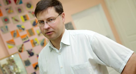 Dombrovskis neizslēdz iespēju ieņemt ES finanšu sistēmas pārrauga amata vietu