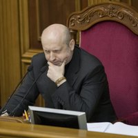 Турчинов не подписал закон о Донбассе и накажет "депутатов-предателей"
