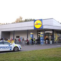 В Латвии открылись магазины Lidl, покупатели стоят в очередях (ФОТО, ВИДЕО)
