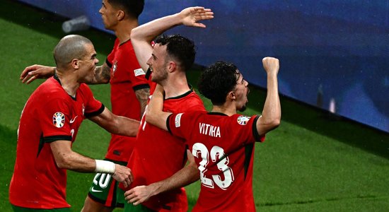 Portugāle dramatiskā mača izskaņā kompensācijas laikā izrauj uzvaru pār Čehiju