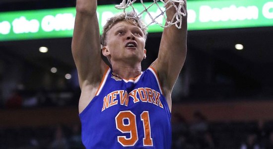 No 'Knicks' atlaistais lietuvietis Kuzminsks kļūs par Daira Bertāna komandas biedru