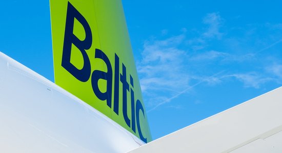 Дебош на борту самолета airBaltic: с рейса Брюссель-Рига сняли неадекватную пассажирку