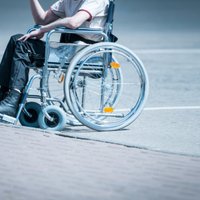На услуги ассистентов инвалидов Латвия выделяет более 1 млн. евро, но деньги тратят на ремонт