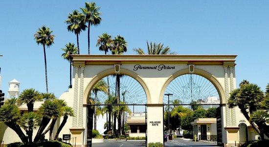 'Warner Bros.' un 'Paramount' sākuši sarunas par apvienošanos