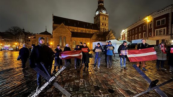 Foto: Zibakcijā aicina no sabiedriskā medija izslēgt krievu valodu