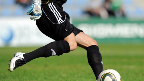 Daudzsološais Latvijas futbola vārtsargs pievienojies Vesthemas 'United' sistēmai Daudzsološais Latvijas futbola vārtsargs pievienojies Vesthemas 'United' sistēmai