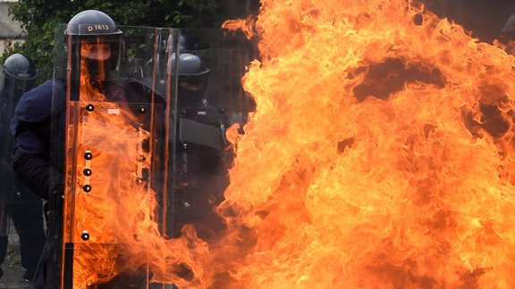 Īru 'Garda Siochana' mācās savaldīt protestus - 13