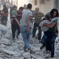 Krievija turpinās bombardēšanu Sīrijā, neskatoties uz ASV draudiem pārtraukt sarunas