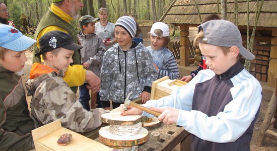 Martā Tērvetes dabas parkā aicina izgatavot putnu būrus un piedalīties Lieldienu darbnīcās