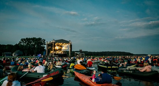 Augusta beigās virs Juglas ezera ūdeņiem atkal skanēs festivāls 'Laivā'