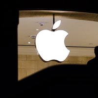 'Apple' kļuvis par pirmo vairāk nekā triljonu dolāru vērto privāto uzņēmumu