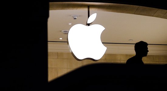 "Apple" vērtē investīciju iespējas plaši zināmā kompānijā, ziņo medijs