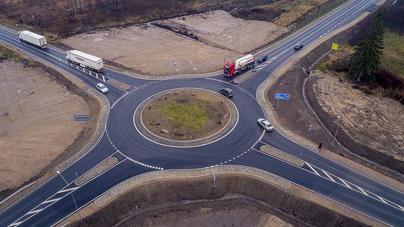 Pārbūvētiie autoceļu A12 un A 13 posmi  - 14