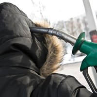 Топливные компании пояснили, почему в Латвии такой дорогой бензин