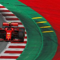 'Ferrari' pilots Leklērs izcīna Austrijas F-1 posma 'pole position'; Hamiltonam trīs starta vietu sods