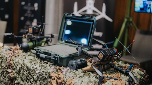 Valsts aizsardzības mācības apguvējiem būs dronu nometne