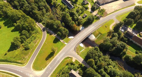 Piecos gados cer izbūvēt 1360 km reģionālo autoceļu